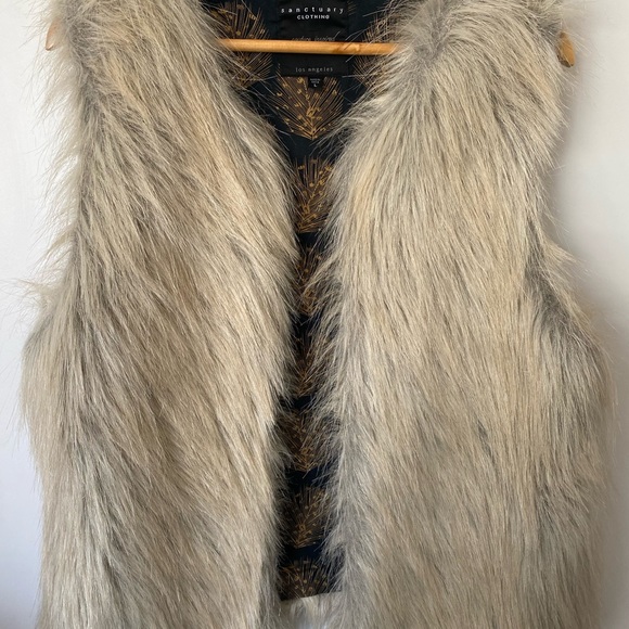 Sanctuary Faux Fur Vest NWOT - Picture 6 of 6